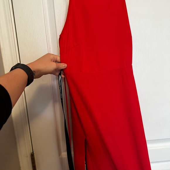 Red dress - Picture 3 of 3